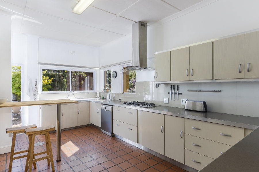 6 Bedroom Property for Sale in Roundhay Western Cape